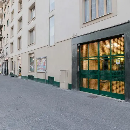 Corso Novara 5 Design * Neapel
