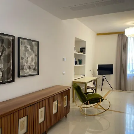Corso Novara 5 Design Lägenhet *